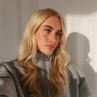 Courtney Content creator, make-up artist & hair stylist