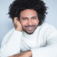 Robin Model/Actor