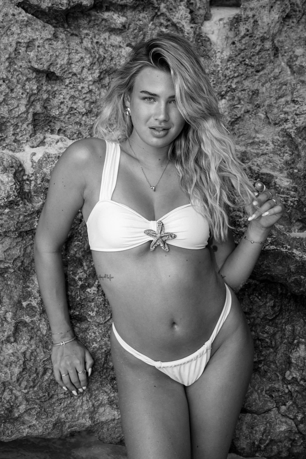 Beach shoot in Curacao- Content trip