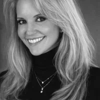 Shari Make-up & hair artist