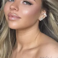 Charlotte Hair & make-up artist