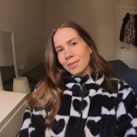 Ella Ad & Social Media Designer